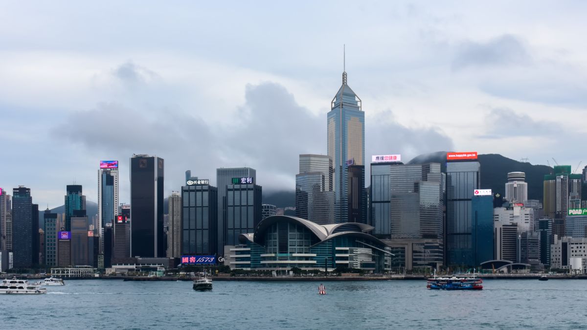 拿到香港身份后，父母、配偶和子女如何申請香港戶口